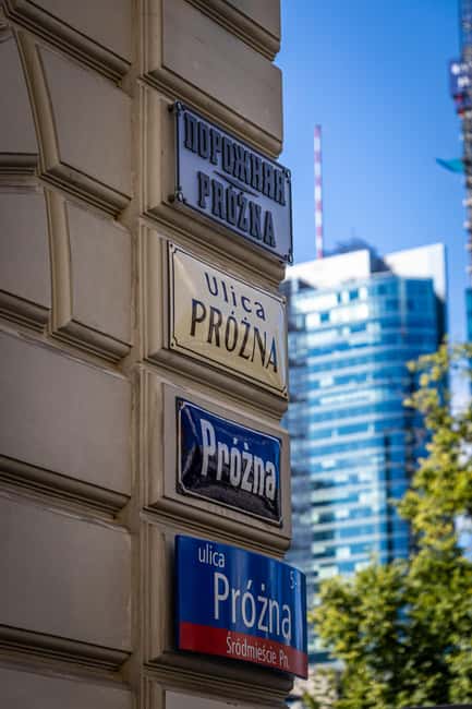 Warsaw: Jewish History Guided Walking Tour in English - Grzybowski Square and the easy-to-find meeting point