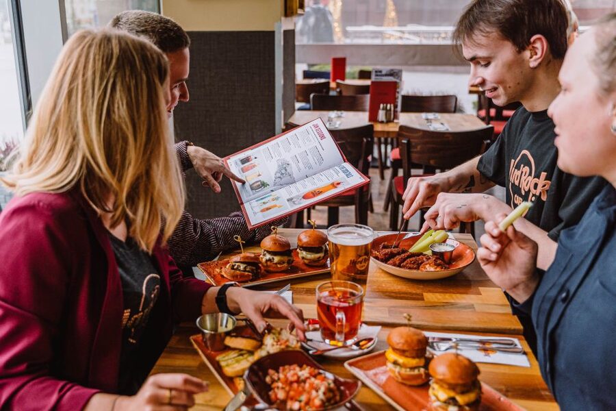 Warsaw: Lunch or dinner at Hard Rock Cafe with Skip-the-Line - What the service is like in practice