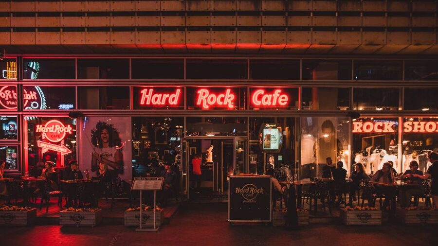 Warsaw: Lunch or dinner at Hard Rock Cafe with Skip-the-Line - The four main dishes, from ribs to veggie fajitas