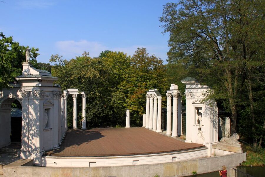 Warsaw Must-Sees: 4-Hour Private Tour by Retro Fiat - Jewish Warsaw, from the Ghetto wall to Grzybowski Square