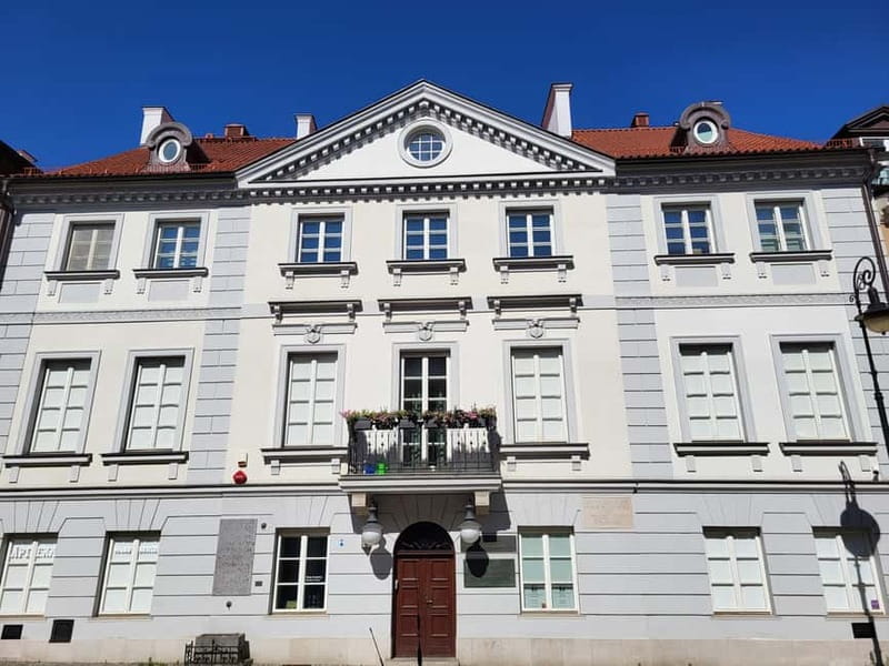 Warsaw Old Town UNESCO HERITAGE walking tour in English - Maria Skłodowska-Curie and a wider view of Warsaw