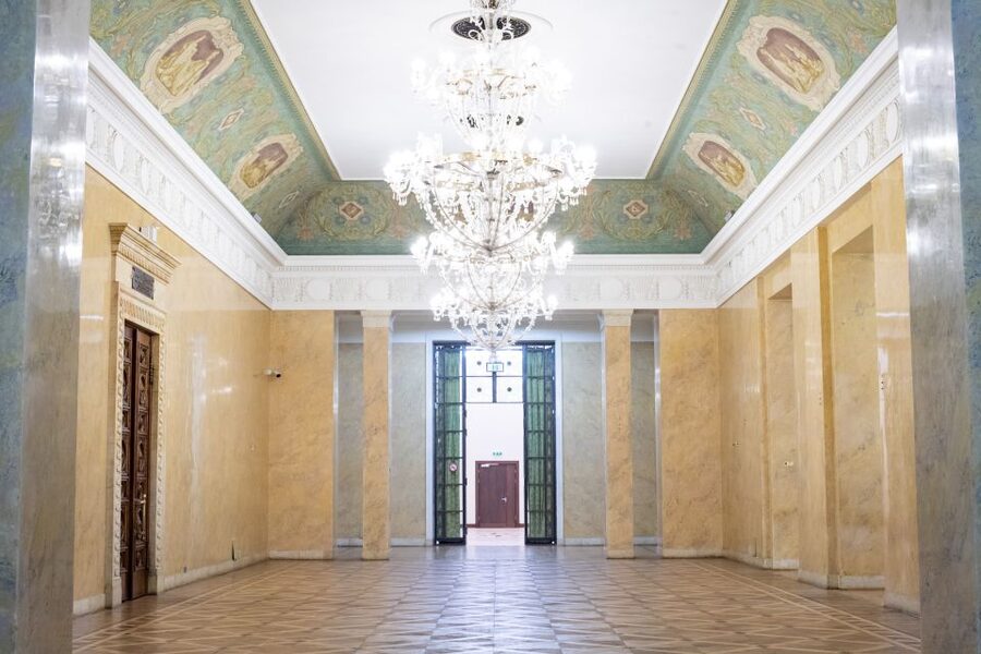 Warsaw: Palace of Culture and Science Tour with Terrace - The 45-minute route through the interior