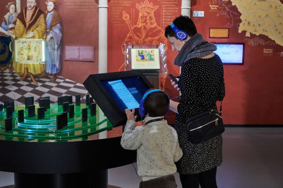Warsaw: POLIN Museum of the History of Polish Jews Ticket - How the audio guide works
