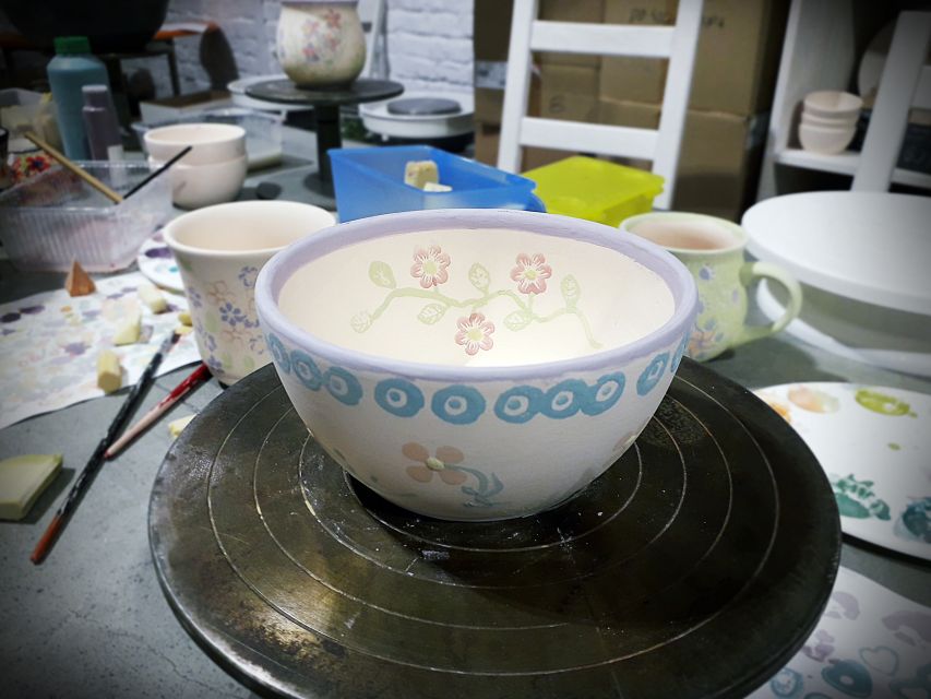 Warsaw: Pottery Decorating Ceramic Workshop - The presentation gives the painting some purpose