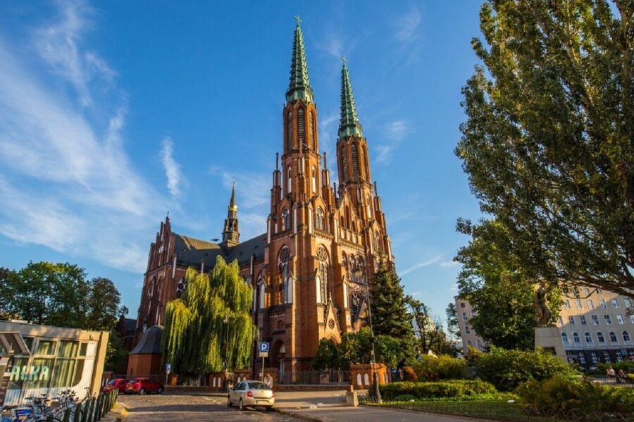Warsaw: Praga District Tour with Vodka Museum and Tasting - Key points to know before booking