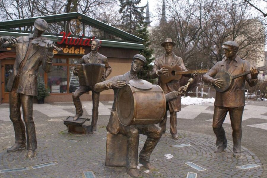 Warsaw: Praga District Tour with Vodka Museum and Tasting - Is $81 per person good value?