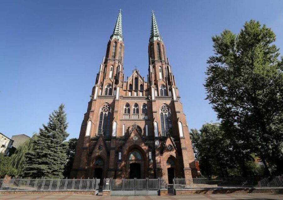 Warsaw: Praga District Tour with Vodka Museum and Tasting - Inside Koneser’s Polish Vodka Museum