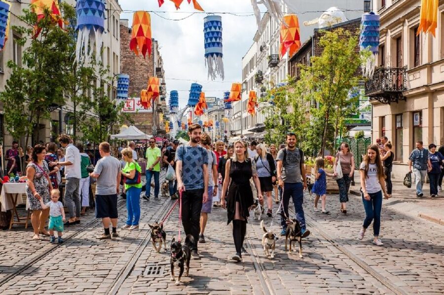 Warsaw: Praga District Tour with Vodka Museum and Tasting - St. Florian’s Cathedral and St. Mary Magdalene