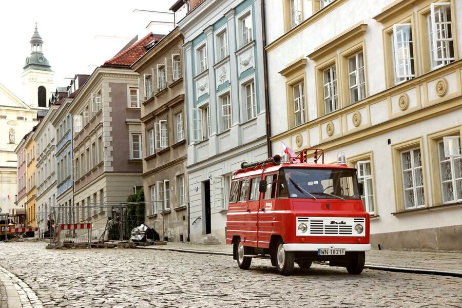 Warsaw: Private 3-Hour Tour by Communist Van - The Old Town and Royal Route