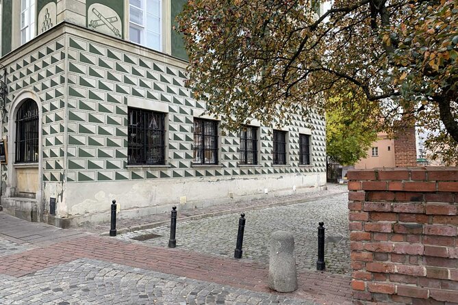 Warsaw's Old Town A Self-Guided Audio Tour - The Little Insurgent and the cost of occupation
