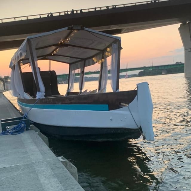 Warsaw: Scenic Cruise by Gondola on the Vistula River - From Copernicus Center to the Świętokrzyski Bridge
