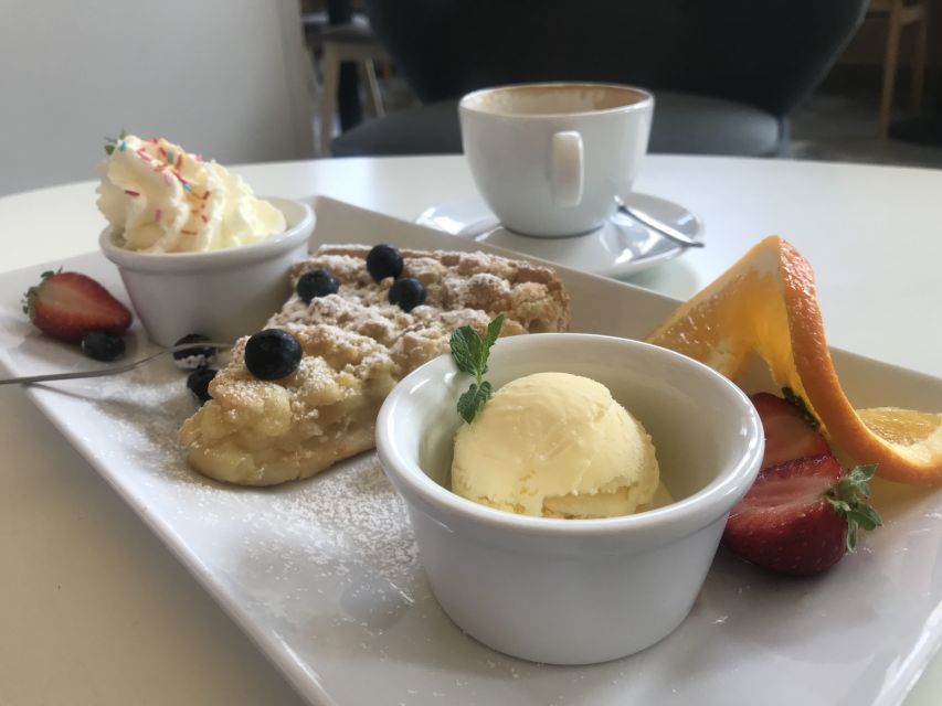 Warsaw: Traditional Food Tour with Old Town Sightseeing - What the restaurant stop can teach you
