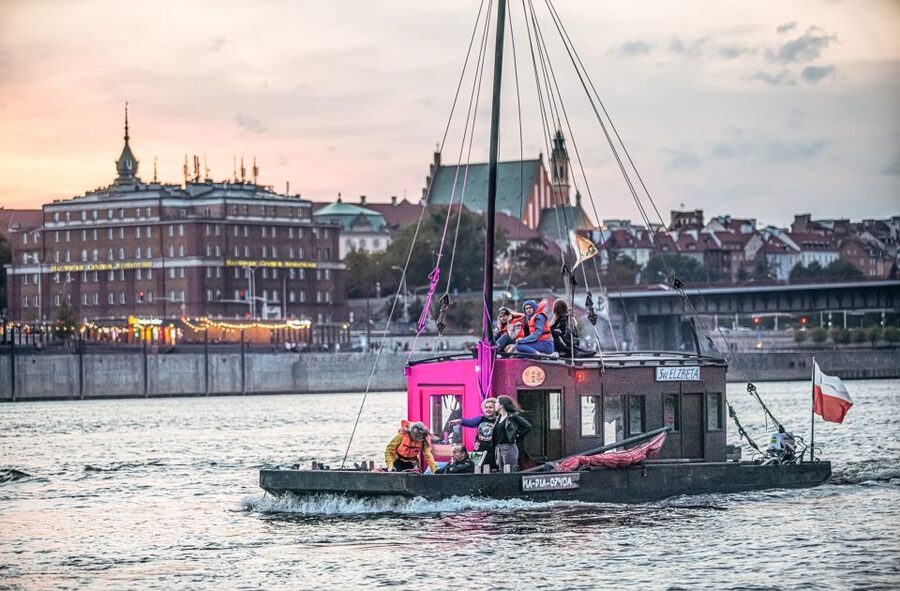 Warsaw: Traditional Galar Cruise on The Vistula River - The audio guide, drinks, blankets, and onboard comfort