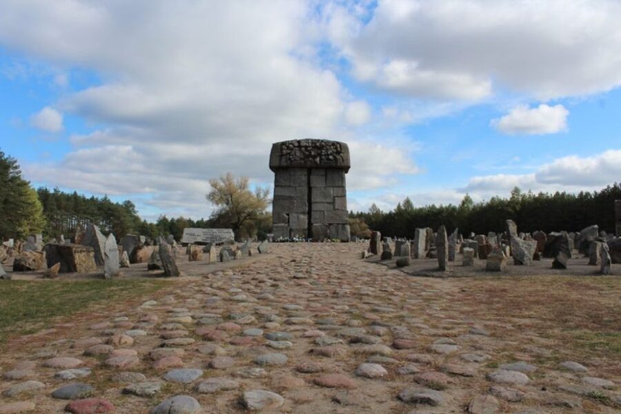Warsaw: Treblinka Heartbreaking Concentration Camp Tour - Returning to Warsaw and Visiting Umschlagplatz