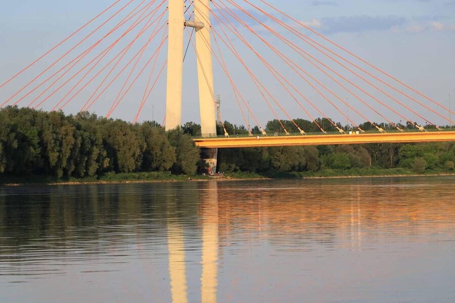 Warsaw: Vistula River Cruise with Your Music & City Views - What the $16 price really gives you