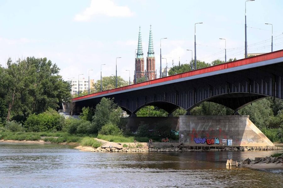 Warsaw: Vistula River Cruise with Your Music & City Views - Comfort, weather, and who should skip it