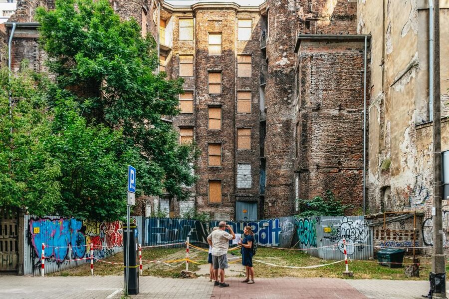 Warsaw: Warsaw Ghetto Private Walking Tour with Hotel Pickup - Why the Warsaw Ghetto is best understood on foot