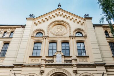 Warsaw Ghetto Private Walking Tour with Hotel Pickup