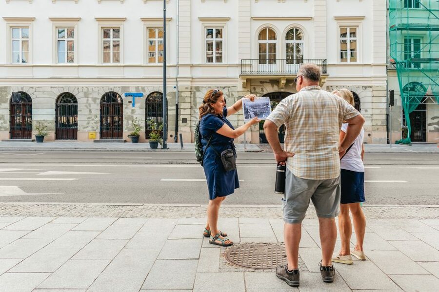 Warsaw: Warsaw Ghetto Private Walking Tour with Hotel Pickup - Umschlagplatz and the road to Treblinka