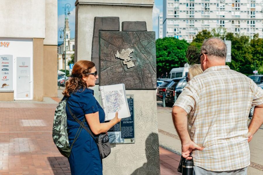 Warsaw: Warsaw Ghetto Private Walking Tour with Hotel Pickup - The Warsaw Ghetto Uprising and its final destruction