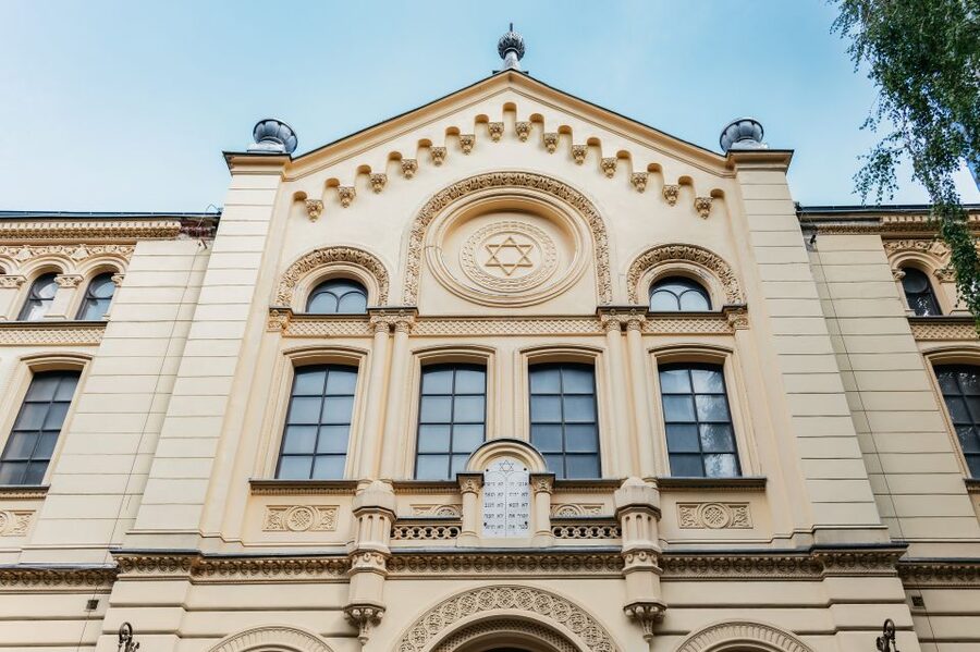 Warsaw: Warsaw Ghetto Private Walking Tour with Hotel Pickup - Starting at the former ghetto boundaries