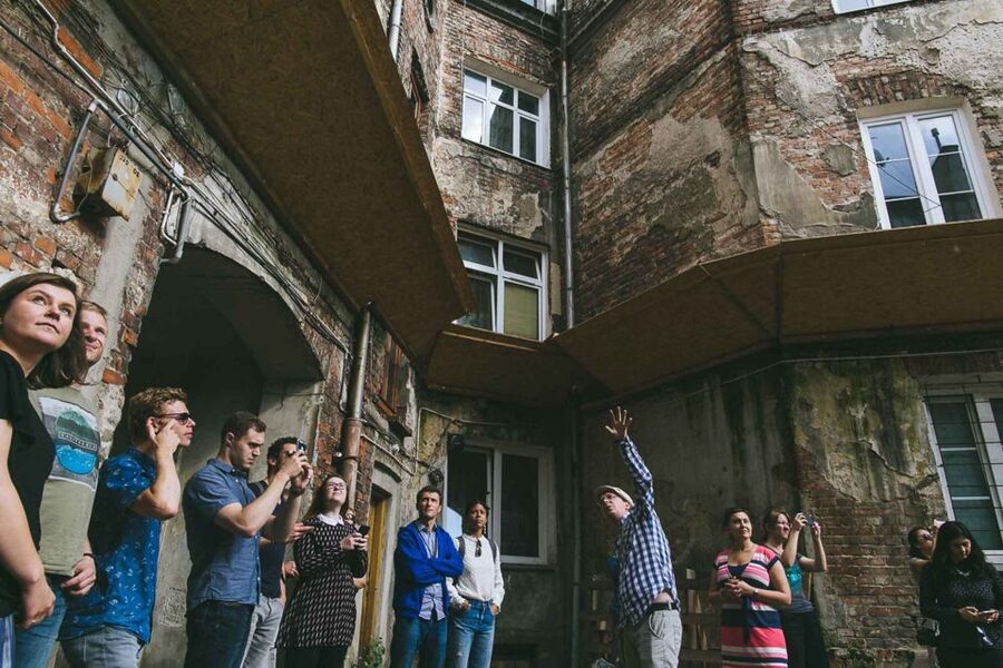 Warsaw: WWII Private Tour by Retro Minibus with Hotel Pickup - Muranów, the Ghetto Heroes Monument, and POLIN