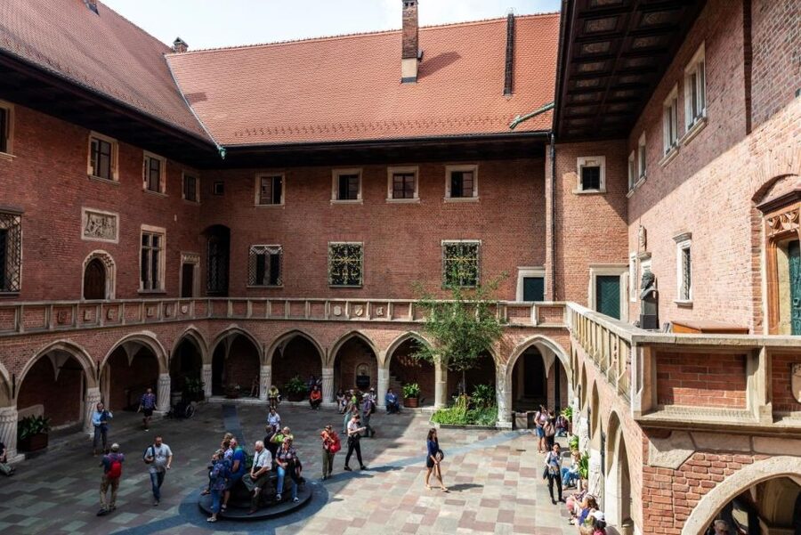 Wawel Castle, Cathedral, Old Town and St. Mary's Basilica - Kraków’s Main Market Square and Cloth Hall