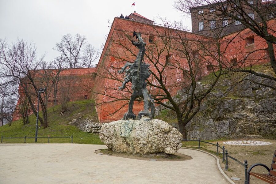 Wawel Castle & Cathedral Skip the Line Small Group Tour - Why Wawel works best with a guide