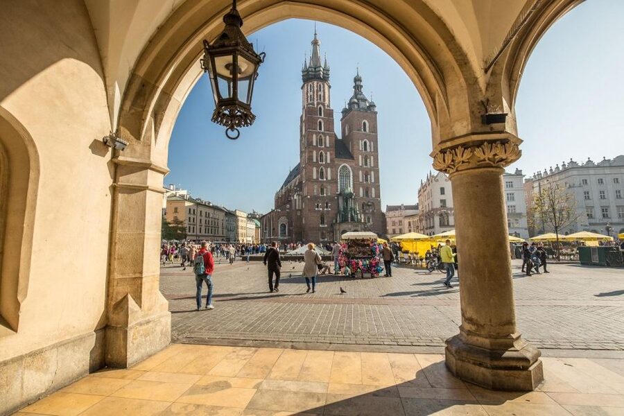 Wawel Castle, Old Town with St. Mary's Church Guided Tour - Wawel Cathedral, the Sigismund Bell, and the crypts