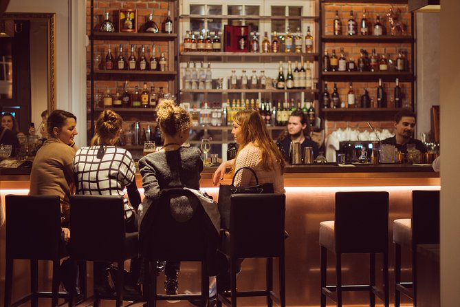 Whisky Tasting in Gdańsk - Eliksir gives the tasting a social setting