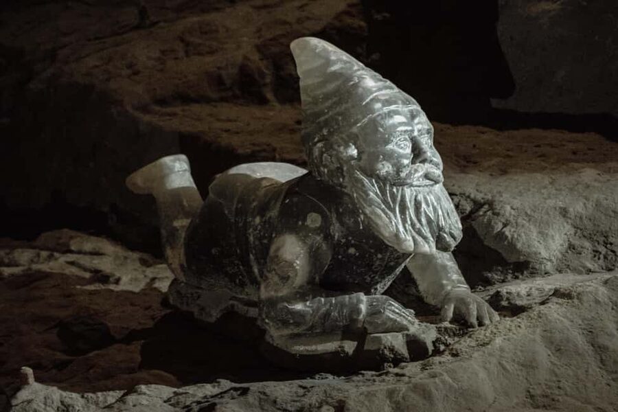 Wieliczka Salt Mine: Guided Tour Fast-Track Ticket - What the 2.5-hour route does well