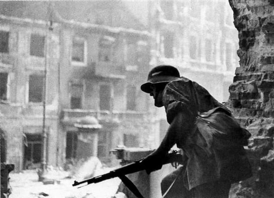 World War 2 in Warsaw walking tour in English - Polish Resistance and the 1944 Warsaw Uprising
