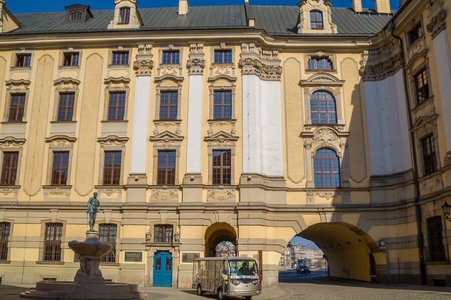 Wroclaw: 2-Hour Private Guided Tour by Electric Car - Seeing Wroclaw without wearing out your feet
