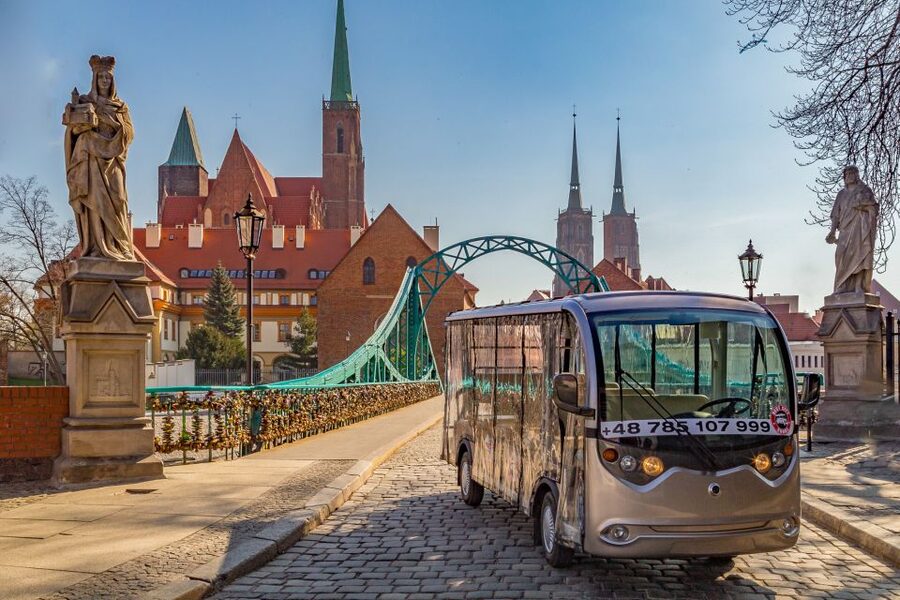 Wroclaw: 2-Hour Private Guided Tour by Electric Car - From Saint Elisabeth Church to Jatki