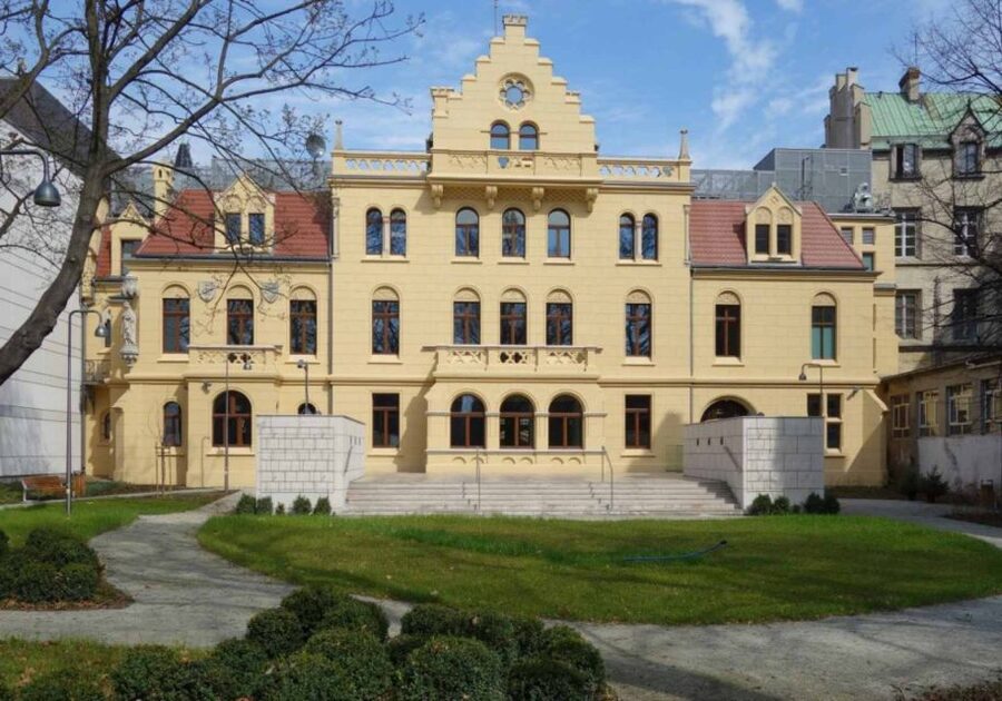 Wrocław: Boat Cruise with licensed guide only for your group - Cancellation and booking flexibility