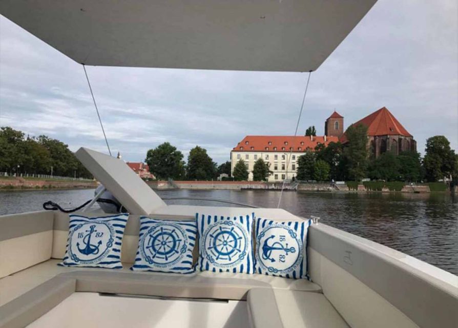 Wroclaw: City Walk and Cruise by Luxury Solar Catamaran - From the university to the Market Hall