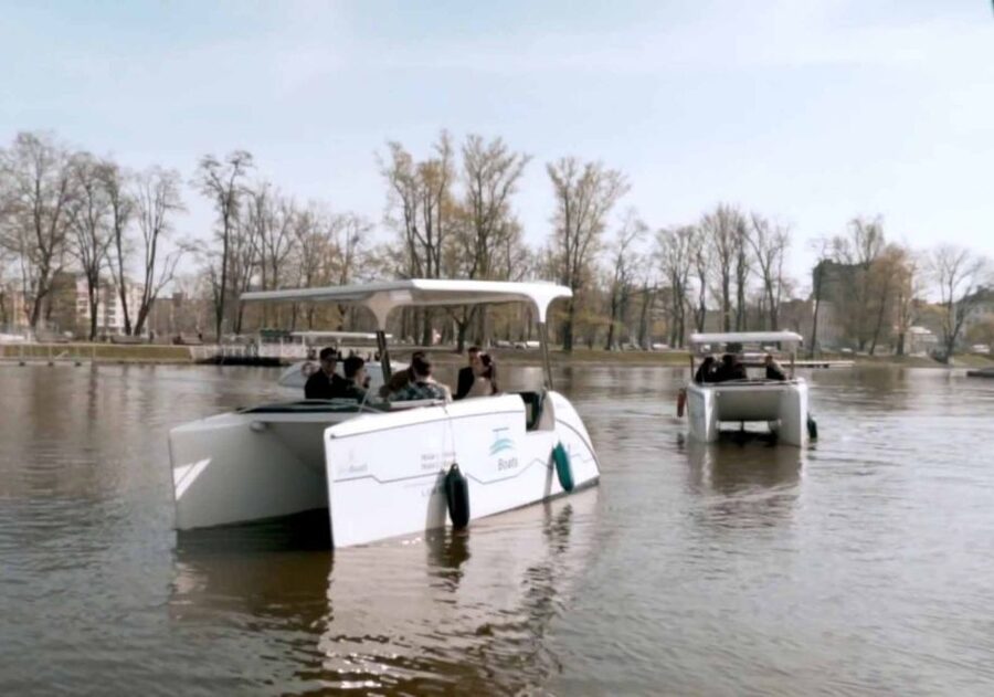 Wroclaw: City Walk and Cruise by Luxury Solar Catamaran - Boarding the solar catamaran at Przystań Kardynalska