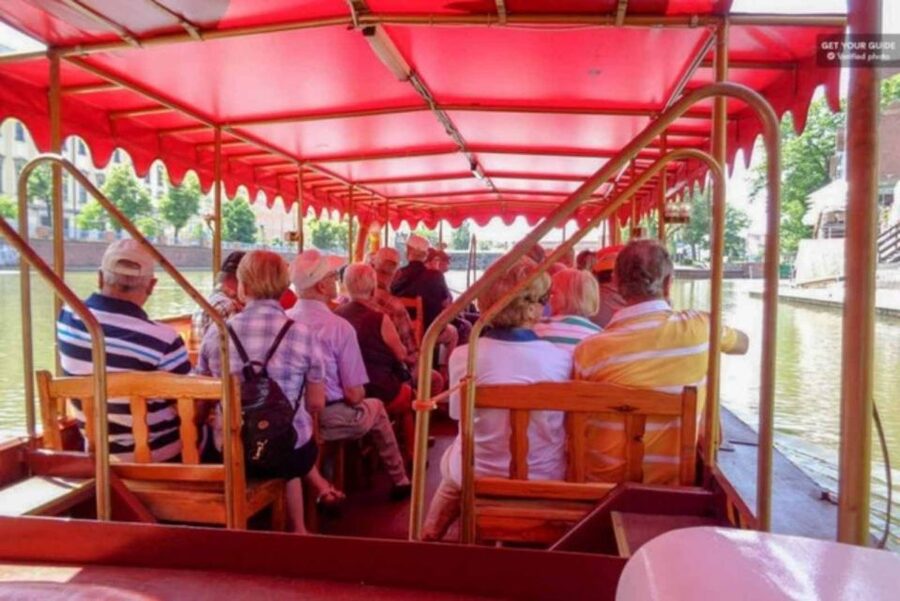 Wrocław: city walk with a professional guide and cruise - The old butchers’ street and its copper animals
