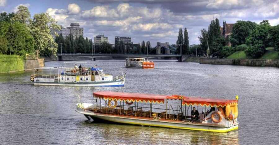 Wrocław: city walk with a professional guide and cruise - From the walking route to Przystań Kardynalska