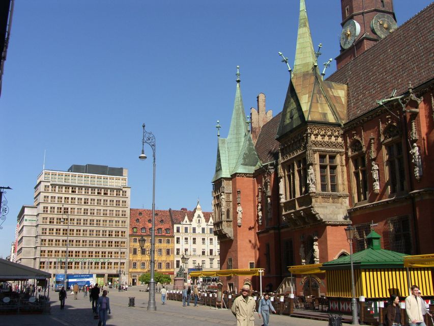 Wrocław: city walk with a professional guide and cruise - Timing, group size, and guide quality