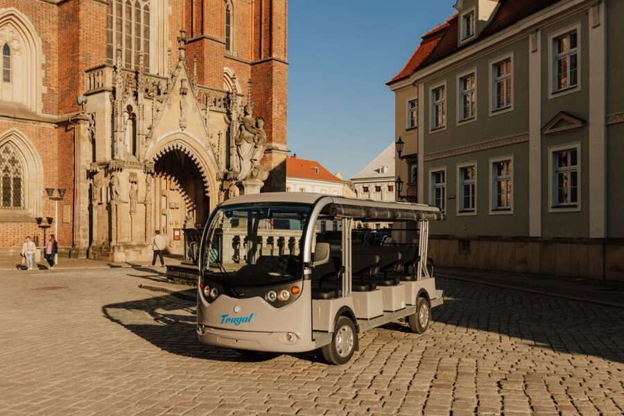 Wroclaw: E-Car Tour and Audio Guide - What the electric vehicle adds