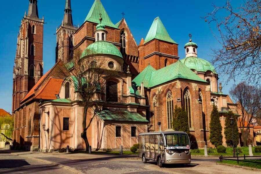 Wroclaw: E-Car Tour and Audio Guide - The Multimedia Fountain and scheduled pauses
