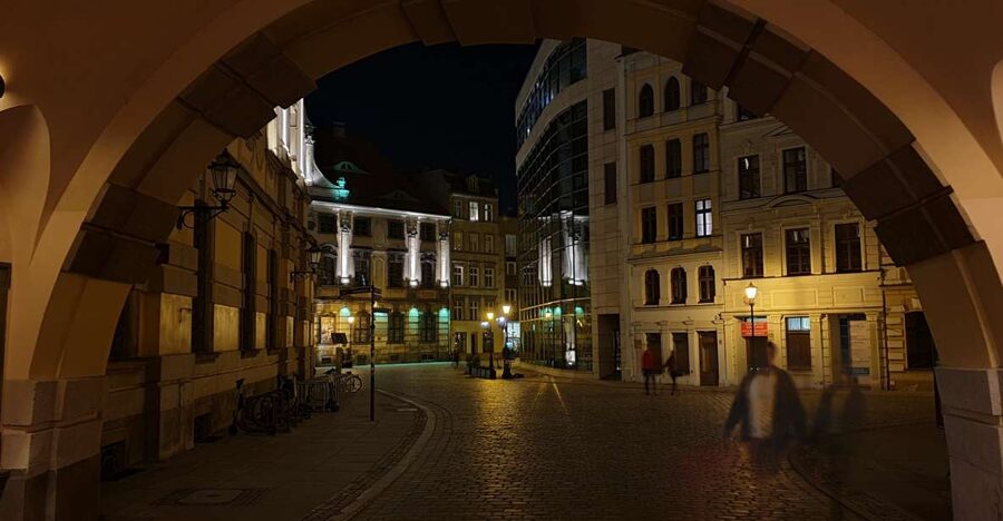Wroclaw: Guided City Night Tour (2 hours) - Starting beneath Wroclaw’s Market Square lights