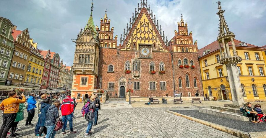Wrocław: Old Town and Ostrów Tumski Walking Tour in English - Old Town stories beyond the grand façades