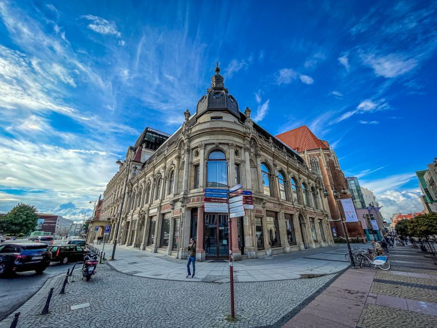 Wrocław: Old Town and Ostrów Tumski Walking Tour in English - The story behind Wrocław’s confusing name