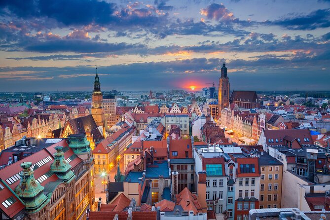 Wroclaw Private Custom Walking Tour With A Guide - Starting in Wrocław’s Old Town and moat-side center