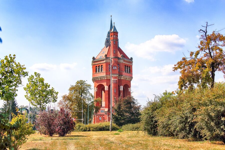 Wroclaw: Private Old Town Guided Walking Tour (2 hours) - Wroclaw Cathedral and the medieval feel of Cathedral Island
