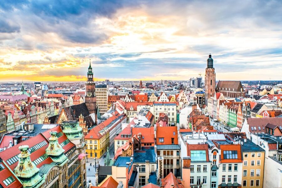 Wroclaw: Private Old Town Guided Walking Tour (2 hours) - What the guide adds to the experience