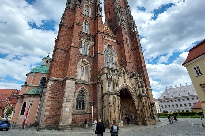 Wrocław’s Old Town: A Self-Guided History Tour - The Pillory and Alexander Fredro