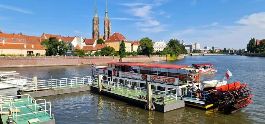 Wrocław: Short City Walk and Boat-Cruise - Market Square and the flower market